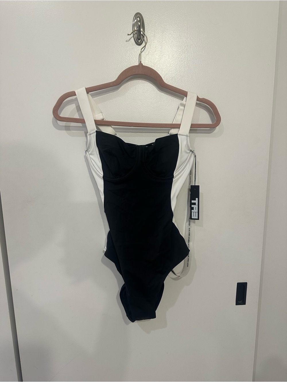 NWT TA3 Lifty - Contour Black/White Regular / Long /  Size Small B/c cup